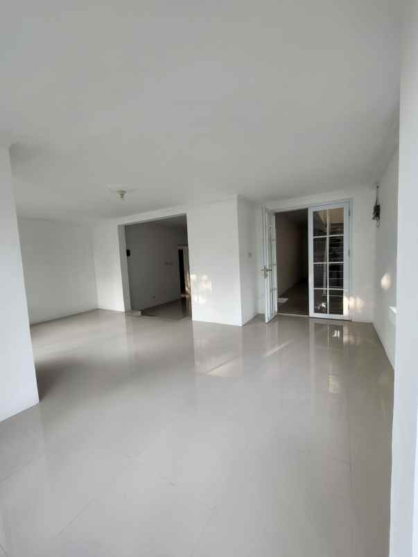 rumah baru dalam town house di cireunde