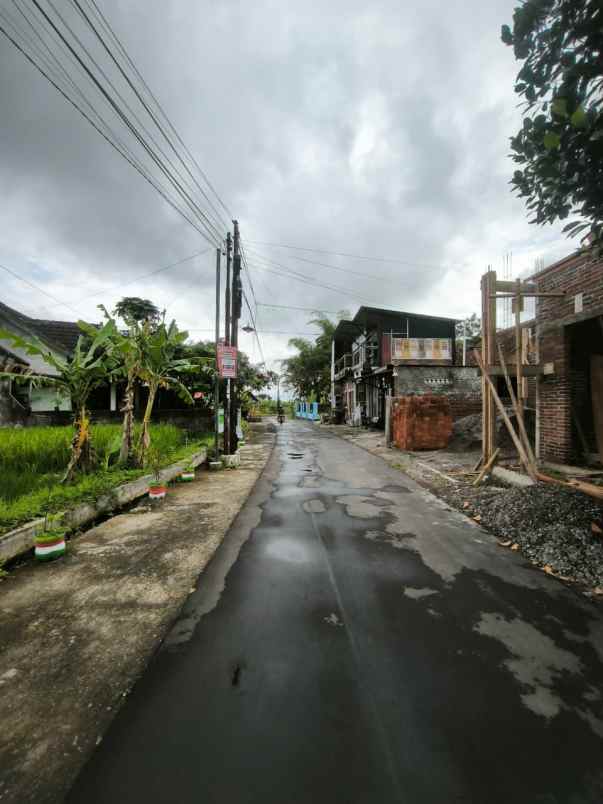 rumah baru dekat pasar cebongan dan view sawah
