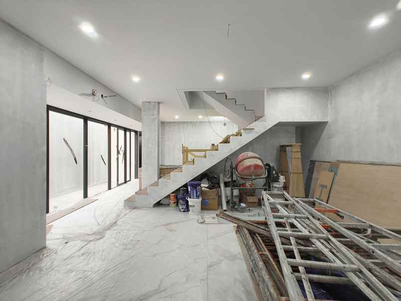 rumah baru hook semi furnished taman ratu jak bar