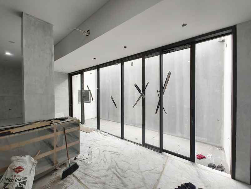 rumah baru hook semi furnished taman ratu jak bar