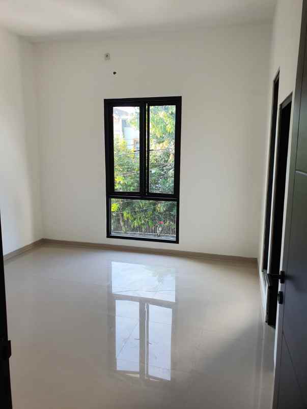 rumah baru nirwana eksekutif row 3 5 mobil 2 lantai