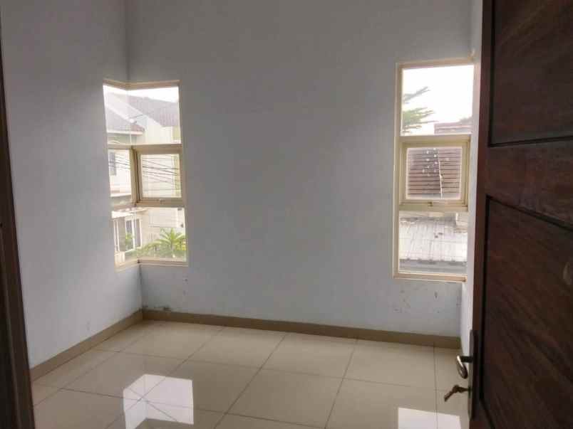 rumah cluster di cipayung jaktim 2 lantai cakep