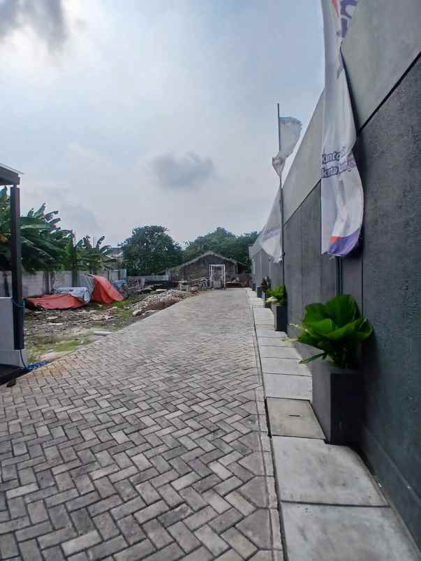 rumah cluster premium 2 5 lantai di pancoran mas depok