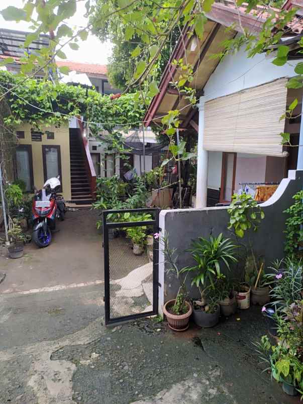 rumah dan 7 kontrakan serta 5 kos kosan