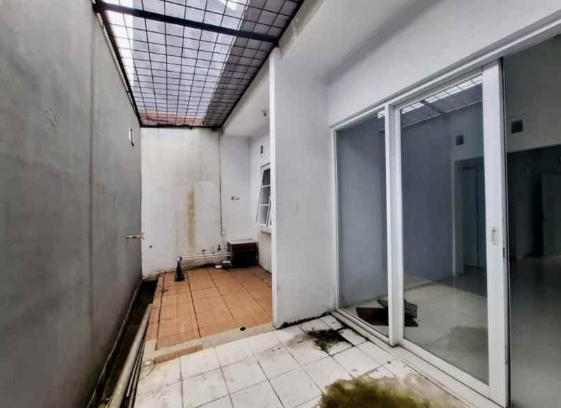 rumah dekat taman di metland menteng cakung jakarta