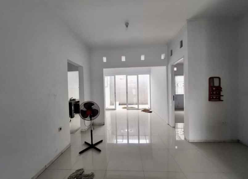 rumah dekat taman di metland menteng cakung jakarta