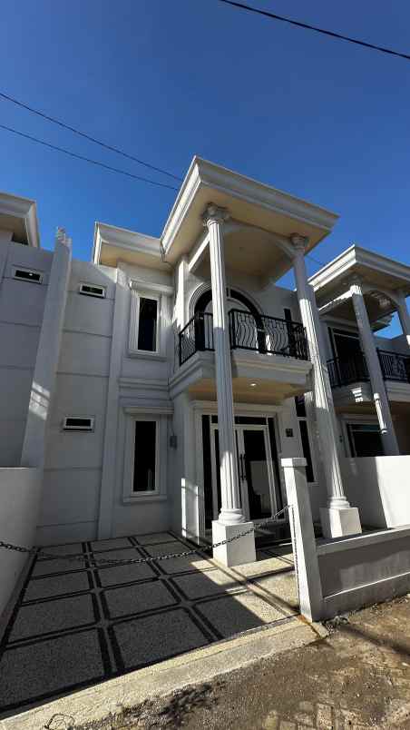 rumah desain mewah di kawasan strategis kepanjen