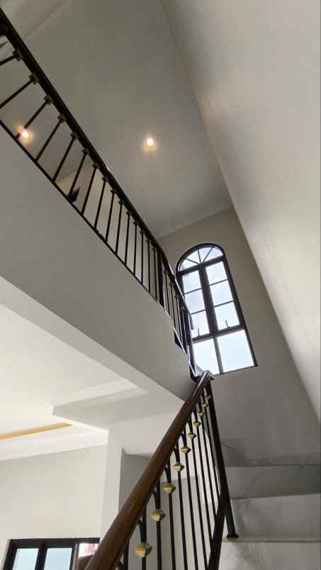 rumah eropa classic strategis di cibubur bekasi