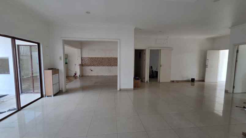 rumah full renov di cluster zebrina jgc jakarta timur