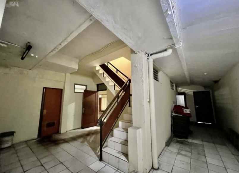 rumah hook hadap darmawangsa raya jakarta selatan