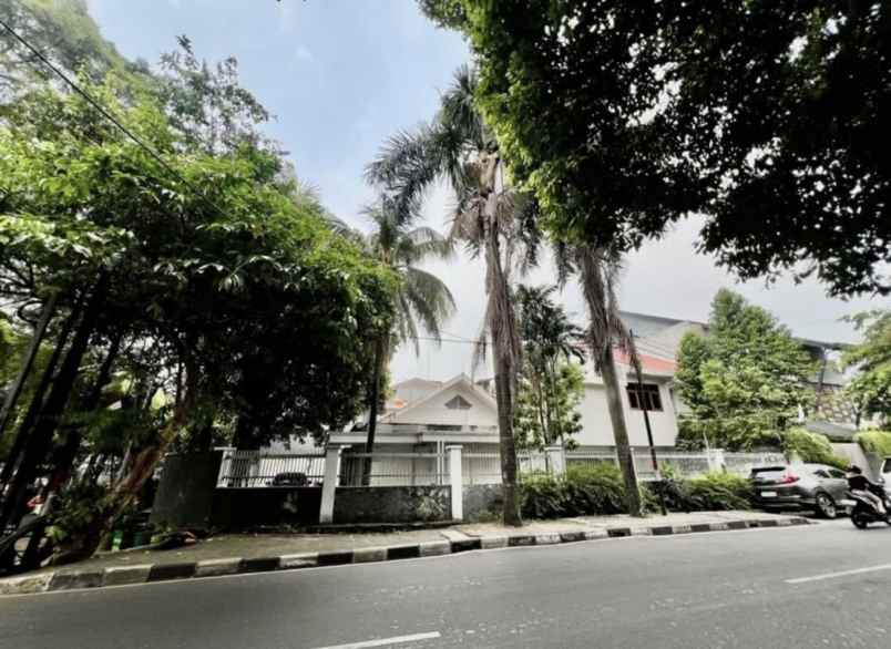 rumah hook hadap darmawangsa raya jakarta selatan