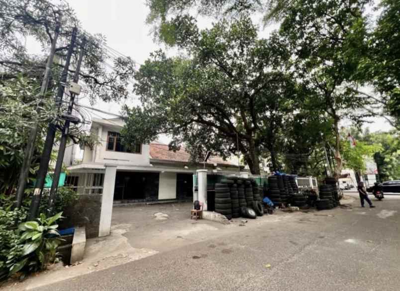 rumah hook hadap darmawangsa raya jakarta selatan