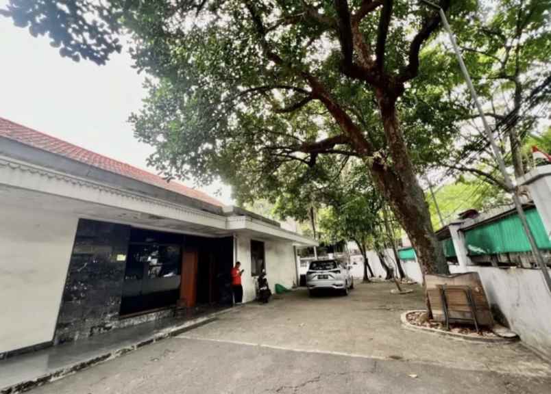 rumah hook hadap darmawangsa raya jakarta selatan