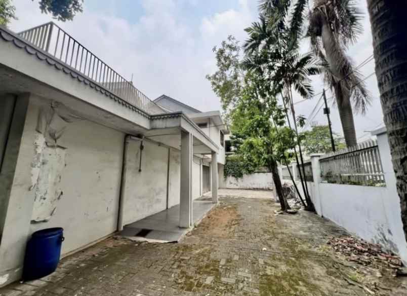 rumah hook hadap darmawangsa raya jakarta selatan