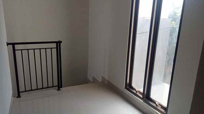 rumah jalan raya pasir putih