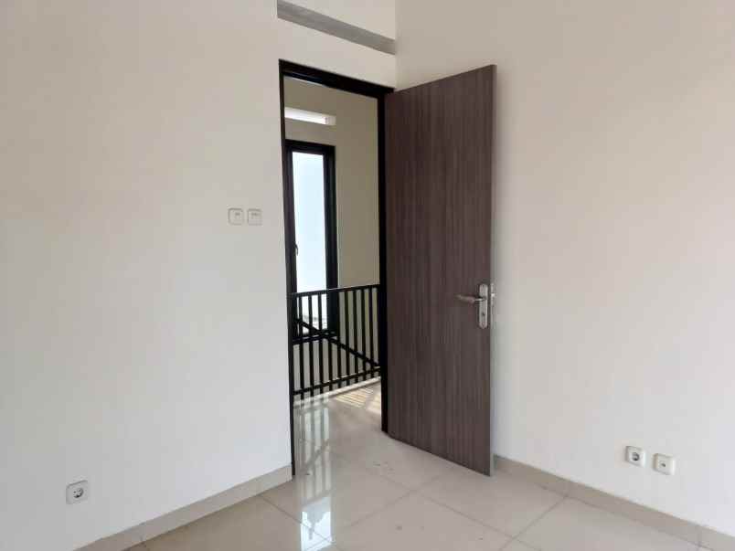 rumah jalan raya pasir putih