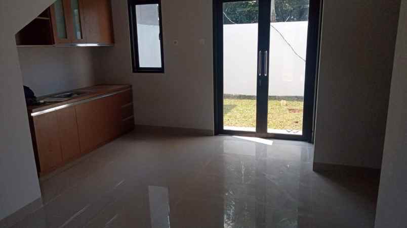 rumah jalan raya pasir putih