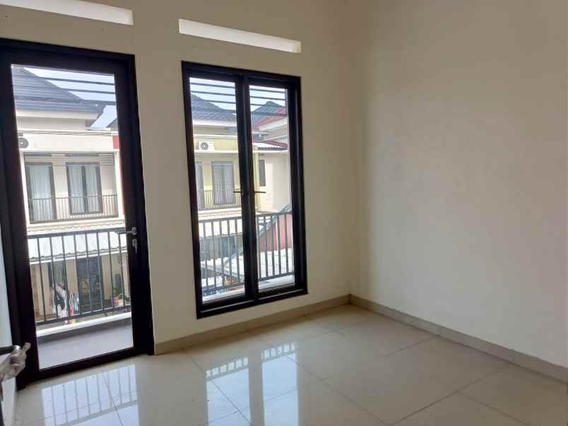 rumah jalan raya pasir putih