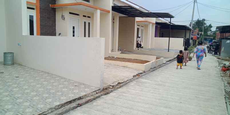 rumah jalan raya pondok rajeg