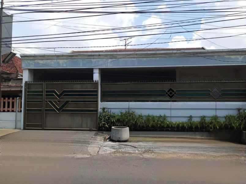 rumah jl patmosusastro strategis