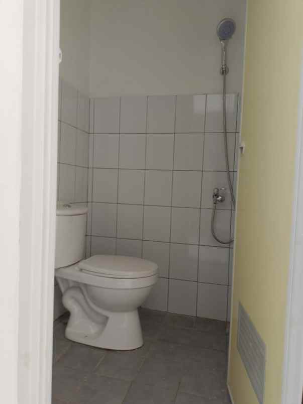 rumah jl raya kencana cilebut