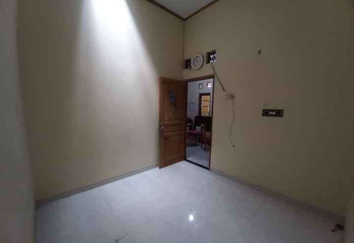 rumah jl rinjani dalam surakarta