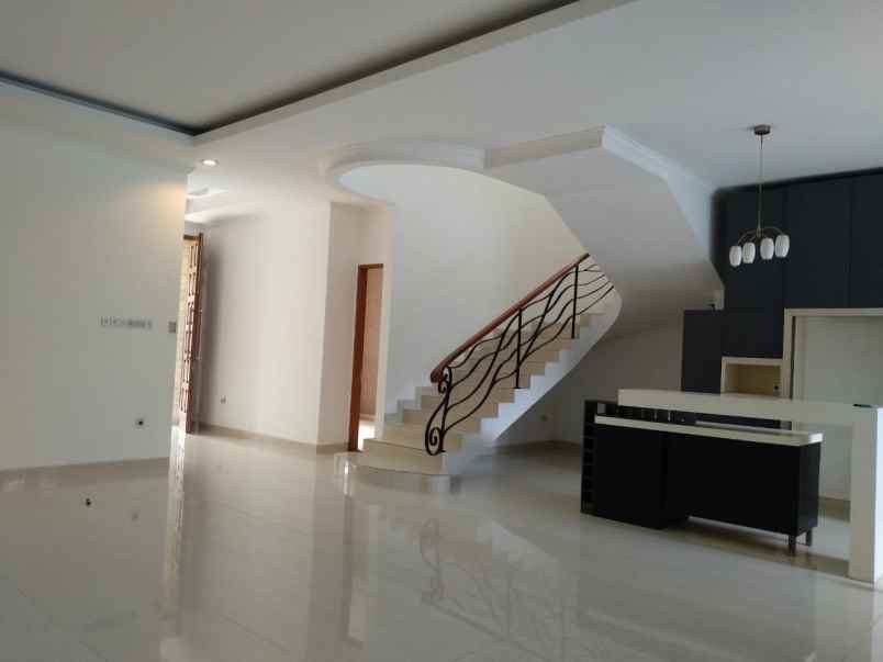 rumah jl wijaya kusuma cilandak raya