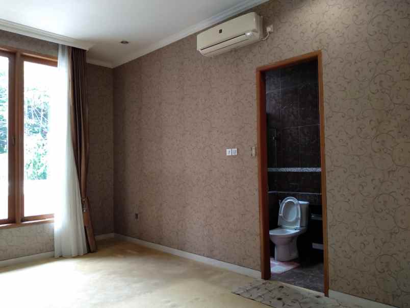 rumah jl wijaya kusuma cilandak raya