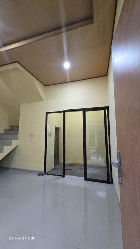 rumah klasik amerika 700 jutaan di jakarta timur