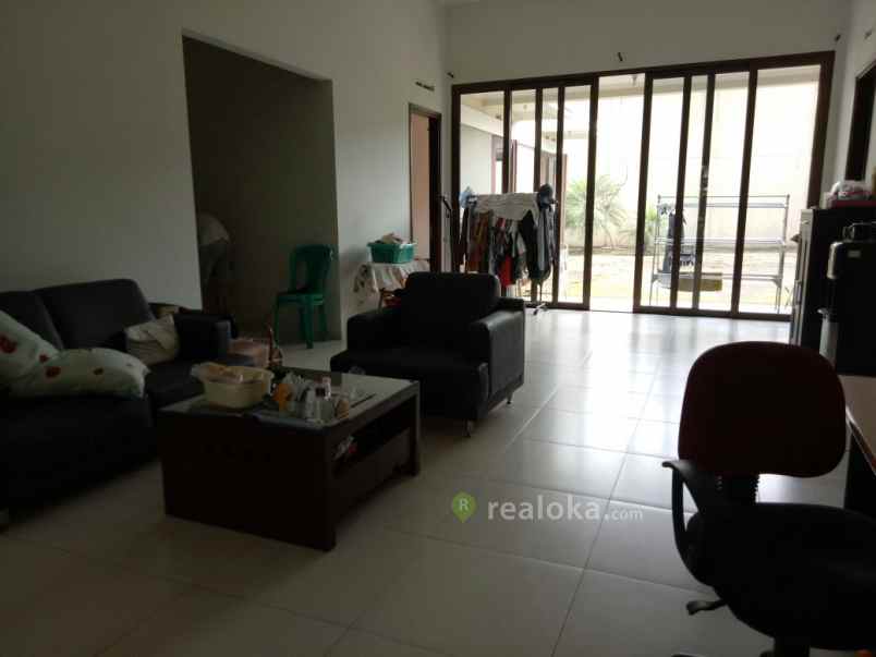 rumah kota baru parahyangan