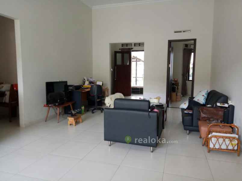 rumah kota baru parahyangan