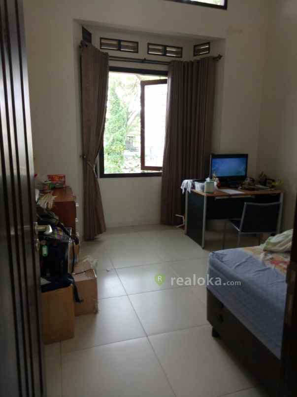 rumah kota baru parahyangan