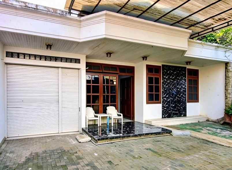 rumah lamper semarang selatan