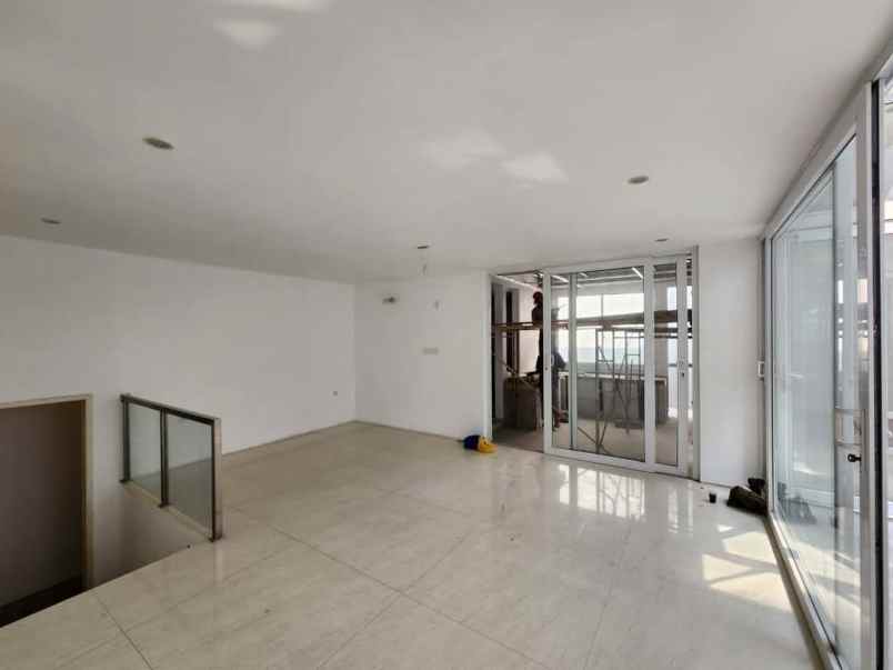 rumah mewah 3 lantai di citra garden 6 jkt barat