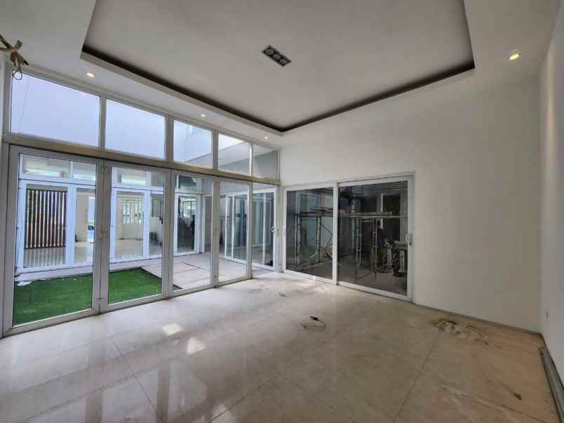 rumah mewah 3 lantai di citra garden 6 jkt barat