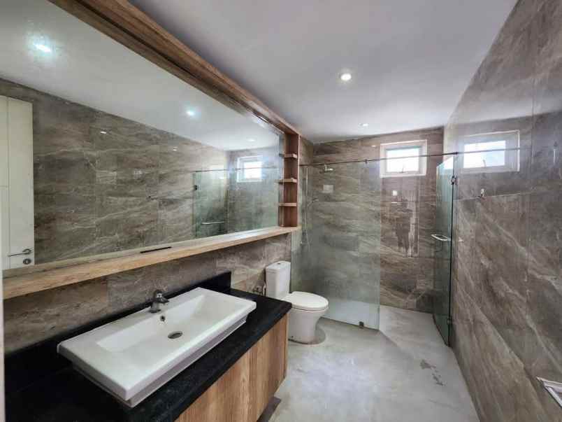 rumah mewah 3 lantai di citra garden 6 jkt barat