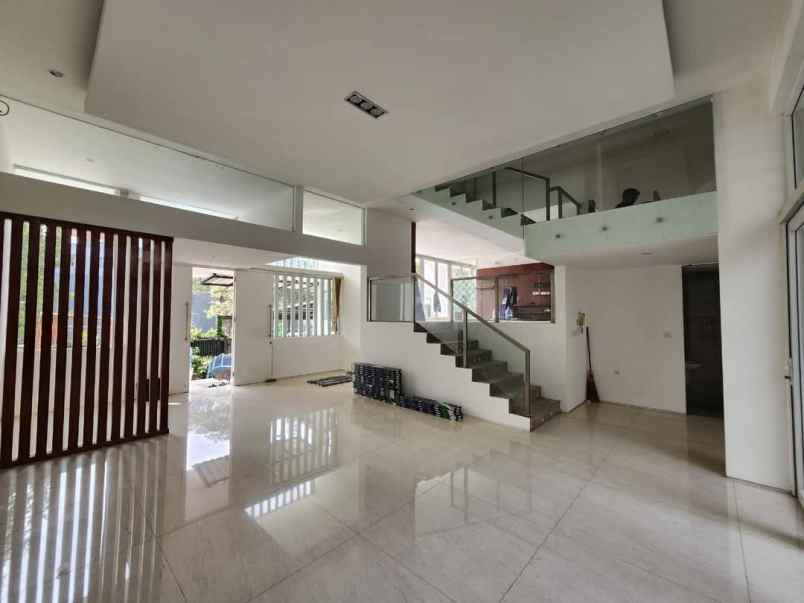 rumah mewah 3 lantai di citra garden 6 jkt barat