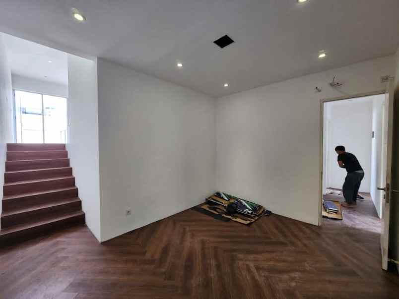 rumah mewah 3 lantai di citra garden 6 jkt barat