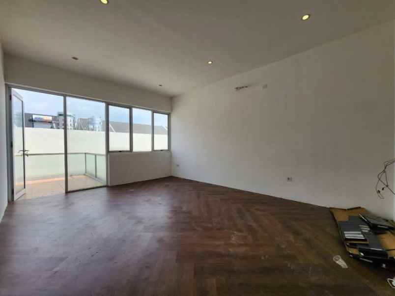 rumah mewah 3 lantai di citra garden 6 jkt barat