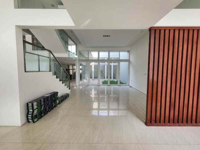 rumah mewah 3 lantai di citra garden 6 jkt barat