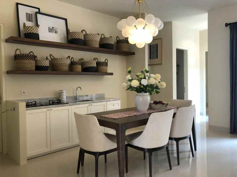 rumah mewah murah dua lantai di kebayoran baru