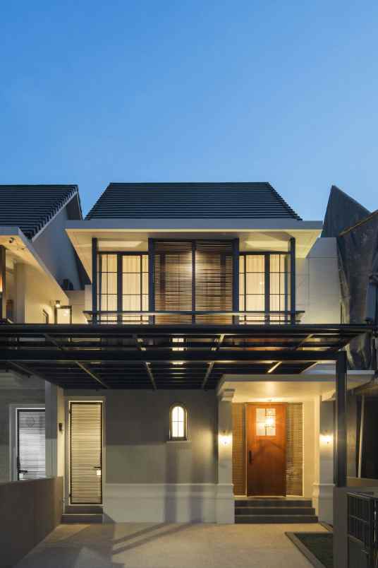 rumah mewah murah dua lantai di kebayoran baru