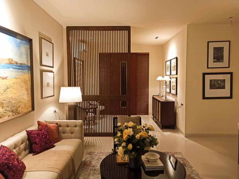 rumah mewah murah dua lantai di kebayoran baru