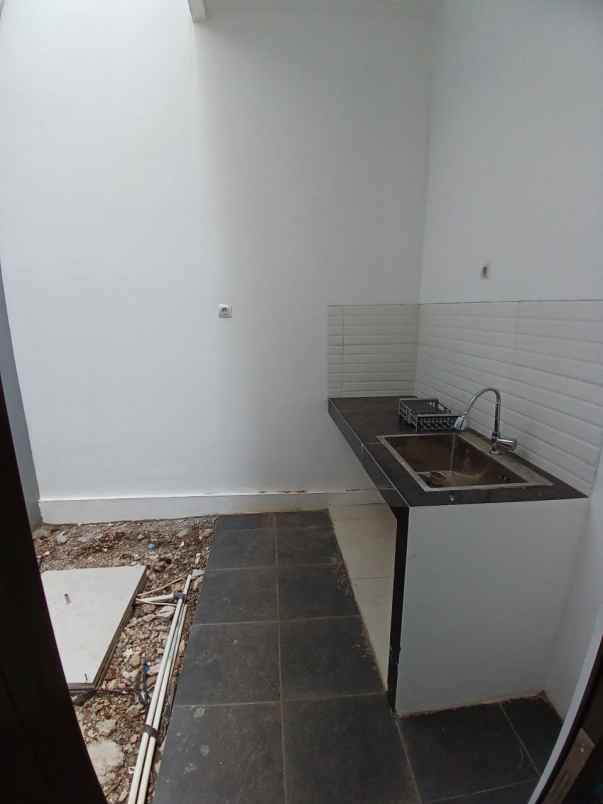 rumah minimalis 2 lantai siap huni di pengasinan depok