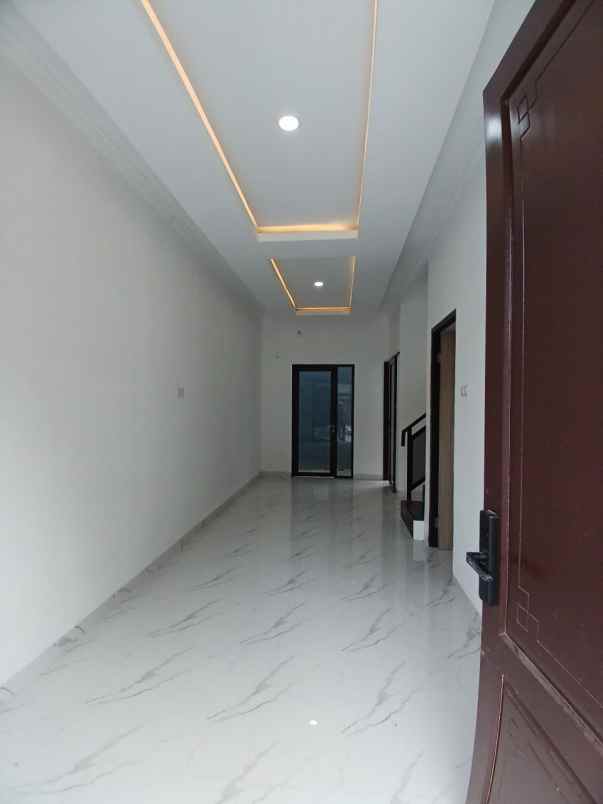 rumah minimalis 2 lantai siap huni di pengasinan depok