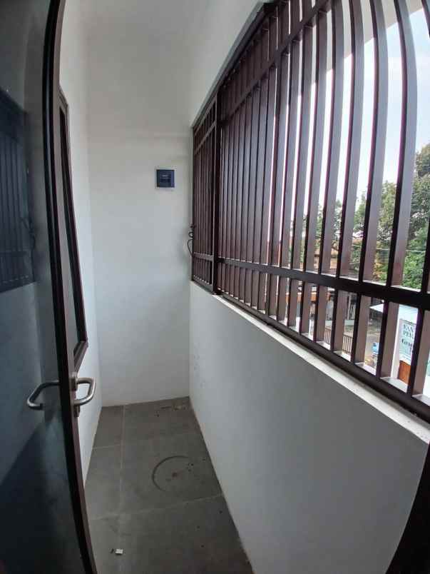 rumah minimalis 2 lantai siap huni di pengasinan depok