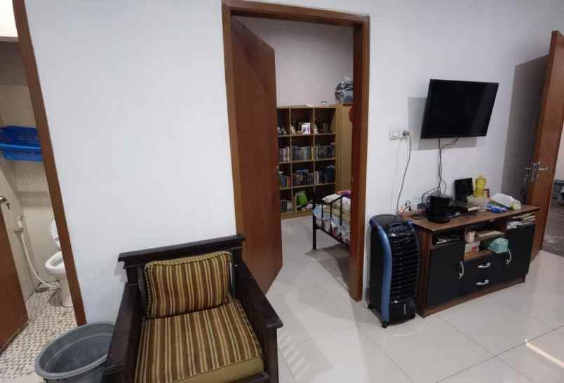 rumah minimalis logam dekat terusan buahbatu bandung