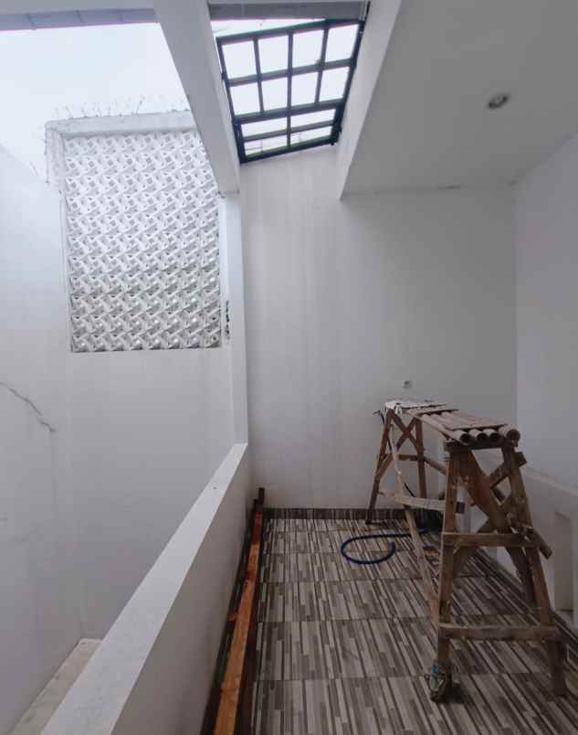 rumah minimalis modern siap huni area bintaro