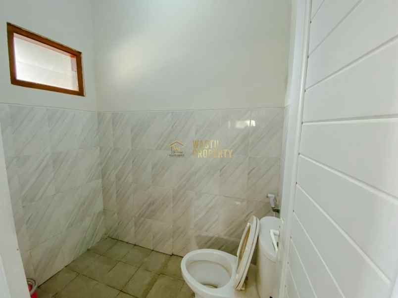 rumah modern dengan rooftop dekat jalan jogjasolo