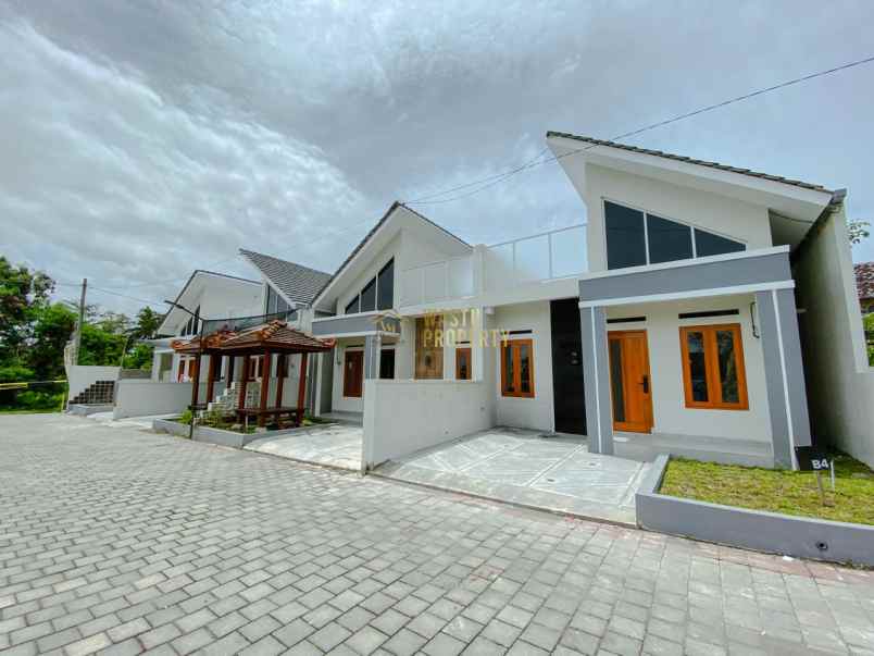 rumah modern dengan rooftop dekat jalan jogjasolo